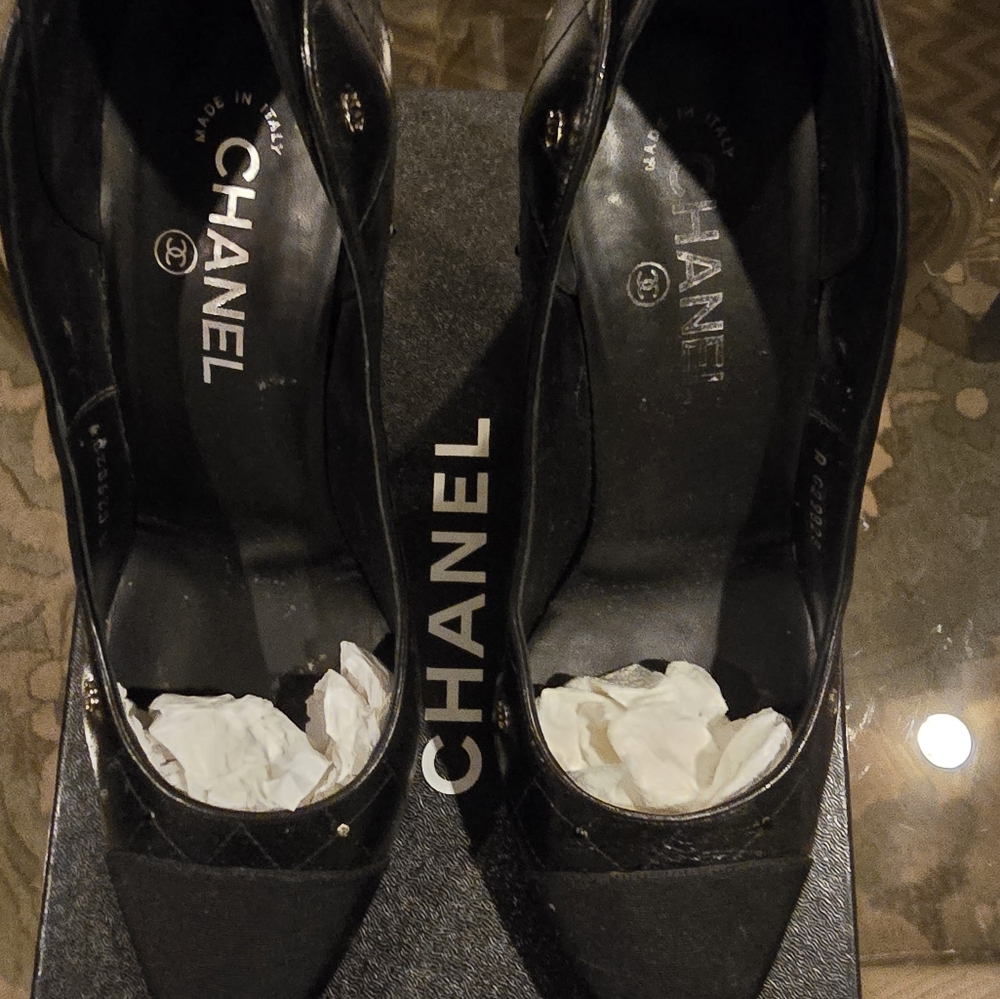 Chanel Leather Pumps Black & Black  CC Charms All Over  Authentic Retail $3,250 - Picture 3 of 9